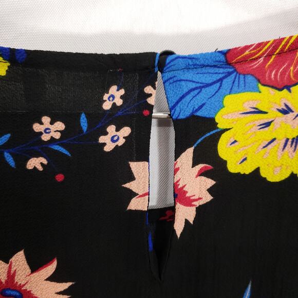 Violet & Claire Blouse Women Medium Black MultiFloral Ruffle Sleeve Keyhole Back - Picture 8 of 12